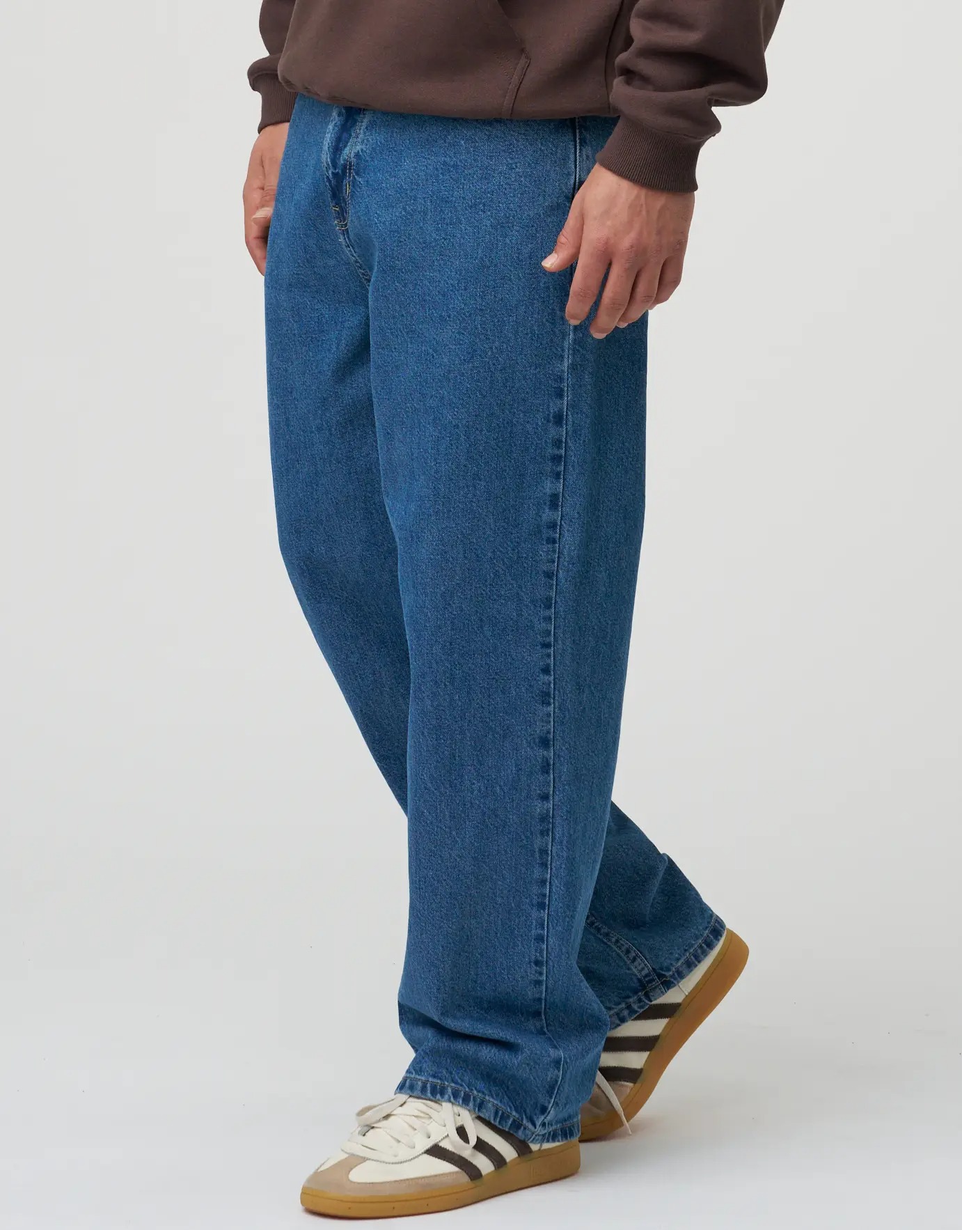 Baggy Fit Jeans in Mid Wash
