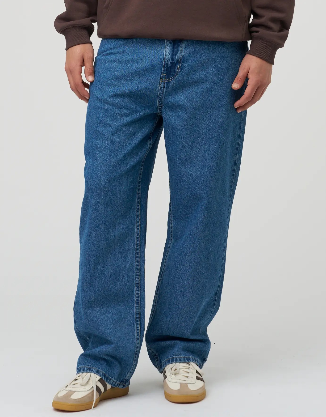 Baggy Fit Jeans in Mid Wash